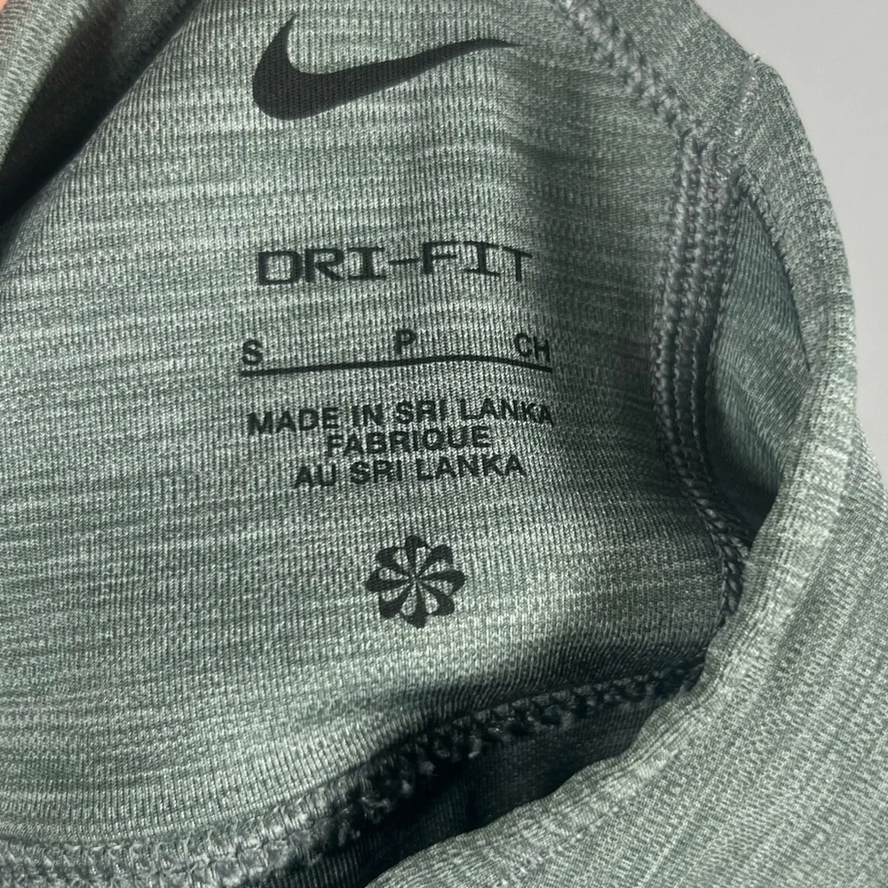Nike Dri-FIT Swoosh non-padded sports bra in a Green Heathered Small
